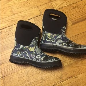 Bogs mid winter classic paisley boots